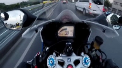 yuksek hiz -  E-5 Karayolu’nda 200 kilometre hızda tek teker... Motosikletli hem kendi hem de sürücülerin canını tehlikeye attığı o anları kask kamerasıyla kaydedip sosyal medyada yayınladı  Videosu