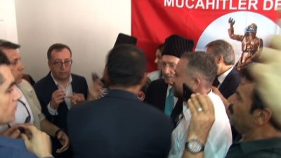 toplanti -  - Kılıçdaroğlu'nun selfie çekme mücadelesi Videosu