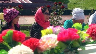 belgesel - Kırgız yazar Aytmatov mezarı başında anıldı - BİŞKEK  Videosu