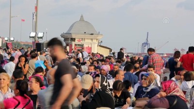 iftar sofrasi - Üsküdar'da 2 kilometrelik iftar sofrası kuruldu - İSTANBUL Videosu