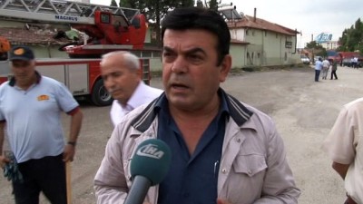  Yıldırım düşen caminin minaresi yıkıldı