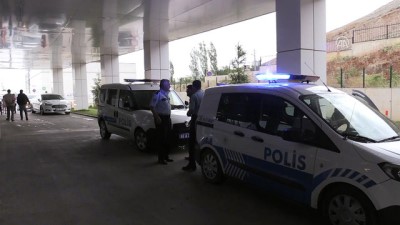 polis araci - Akşener'e tepki gösteren kişiye darp - KAHRAMANMARAŞ Videosu