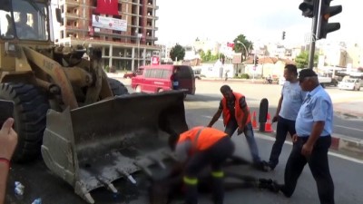 is makinesi - Arabanın arkasına bağlanan at telef oldu - HATAY  Videosu