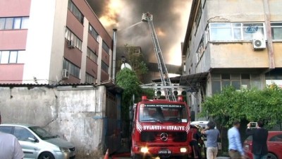 iplik fabrikasi -  Davutpaşa'da bulunan bir iplik fabrikasında yangın çıktı. Yangına çok sayıda itfaiye ekibi müdahale ediyor  Videosu