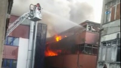 iplik fabrikasi -  Davutpaşa'da yangın... Çok sayıda itfaiye ekibi yangını kontrol altına almaya çalışıyor  Videosu