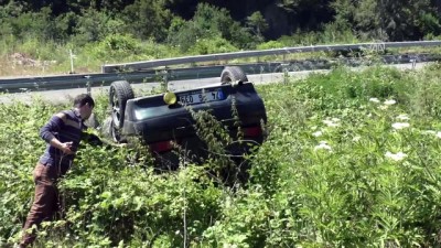 direksiyon - Otomobil şarampole devrildi: 6 yaralı - BARTIN Videosu