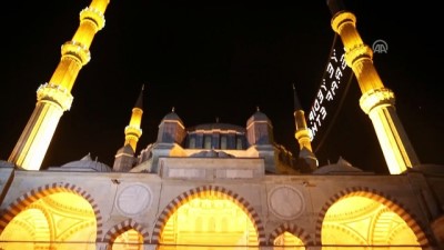teravih namazi - Selimiye Camisi Kadir Gecesi'nde doldu taştı - EDİRNE  Videosu