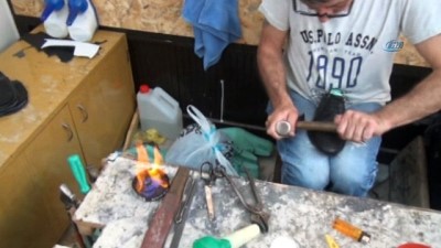 el emegi goz nuru -  Teknolojiye inat el emeği göz nuruyla ayakkabıcılık mesleğini yaşatmaya çalışıyor  Videosu