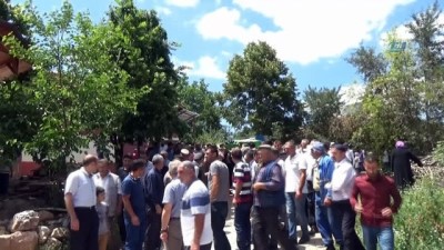 koy mezarligi -  Seçmen kağıdı tartışması sonucu öldürülen muhtar toprağa verildi  Videosu