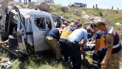 insaat iscileri - Sivas'ta trafik kazası: 4 yaralı  Videosu