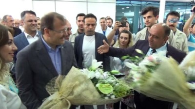saglik hizmeti -  Başbakan Yardımcısı Hakan Çavuşoğlu bayram öncesi hastaları unutmadı  Videosu