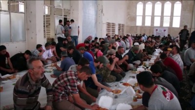 yazili aciklama - İHH'dan Halep sınırında toplu iftar  Videosu