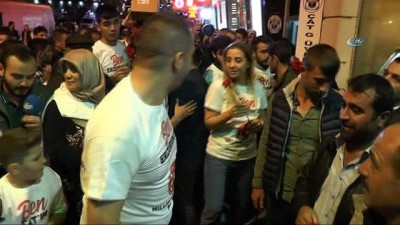 bayramlasma -  MHP Milletvekili Adayı Adem Yurdigül eşiyle birlikte bayram şekeri dağıttı  Videosu