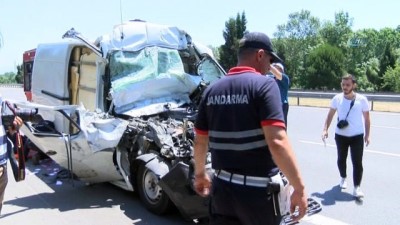 jandarma -  TEM otoyolunda kaza...Panelvan tıra ok gibi saplandı: 2 yaralı  Videosu