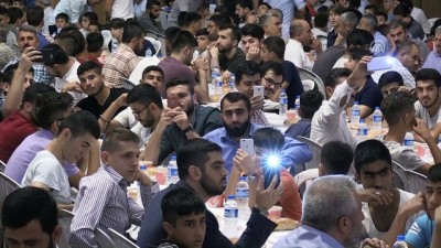 dirayet - AB Bakanı Çelik, gençlerle iftarda bir araya geldi - ADANA Videosu