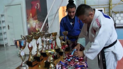 gumus madalya - Judocu baba-kız milli takımda - ANKARA  Videosu