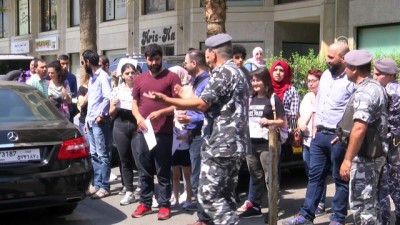 goz yasartici gaz - Lübnan'da Filistin yönetimi protesto edildi - BEYRUT Videosu