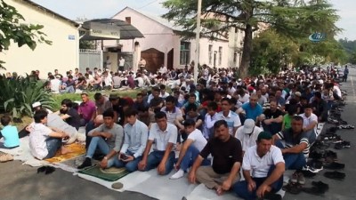 bayramlasma -  - Abhazya'da Müslümanlar camilere sığmadı  Videosu
