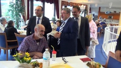 atmosfer -  - Almanya'da yaşlılar evinde bayram kutlaması Videosu