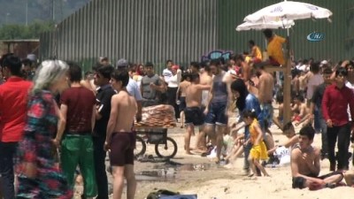 piknik alanlari -  Bayramın birinci günü Menekşe Plajı doldu taştı Videosu