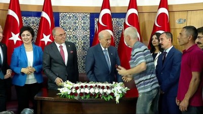 bayramlasma -  Devlet Bahçeli’nin bayramlaşmada taktığı yüzük dikkat çekti Videosu