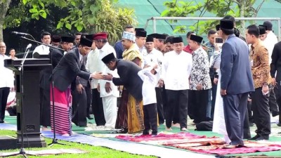 yoresel kiyafet - Endonezya’da Ramazan Bayramı - CAKARTA  Videosu