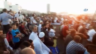 bayram namazi -  - Gazzeliler bayram namazını sınırda kıldı  Videosu