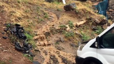 yildirim dusmesi -  Beytüşşebap ve Uludere’de yağış hayatı felç etti  Videosu