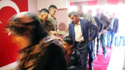 sehit yakinlari - Başkale'de şehit aileleri ve gaziler yemekte buluştu - VAN  Videosu