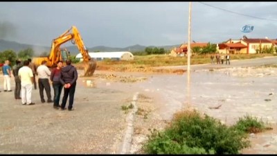 saganak yagmur -  - Denizli’de sağanak yağmur seli beraberinde getirdi, tarım arazileri sular altında kaldı Videosu