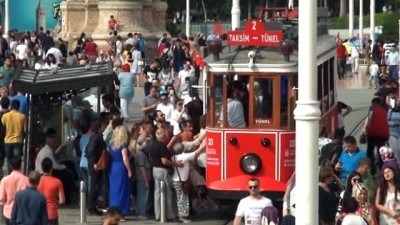 yabanci turist -  İstiklal Caddesi’nde bayram yoğunluğu  Videosu