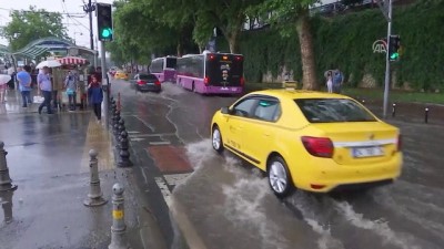 yagmurlu - Kentte etkili olan sağanak, hayatı olumsuz etkiliyor (3) - İSTANBUL  Videosu