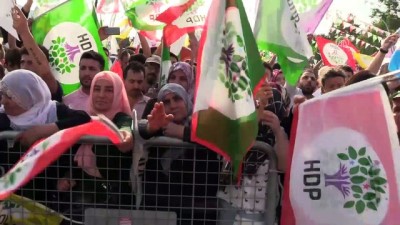 miting alani - Temelli: 'Sandığa gidip oylarımızı kullanarak irademize sahip çıkacağız'- BURSA Videosu