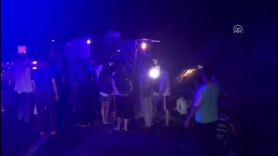 yolcu otobusu - Yolcu otobüsü devrildi: 3 ölü - KARAMAN Videosu