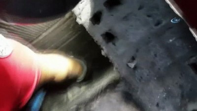 cati kati -  Bacaya sıkışan kedi kurtarıldı Videosu