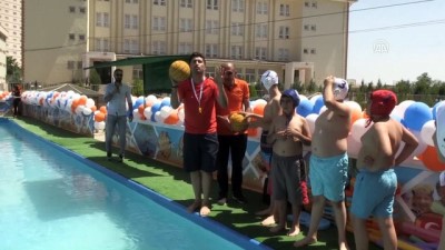 yuzme kursu - Mahalle havuzundan keşfedilip Türkiye yarı finaline yükseldiler - MARDİN Videosu