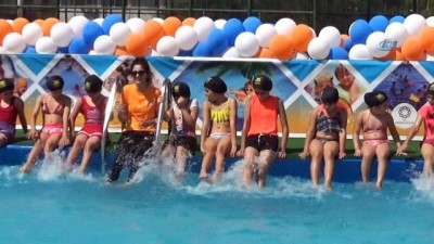 yuzme kursu -  Mahalleye kurulan havuzla lisanslı sporcu oldular Videosu