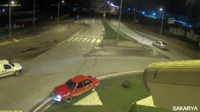 hatali sollama - Trafik kazaları MOBESE kameralarına yansıdı - SAKARYA/KOCAELİ  Videosu