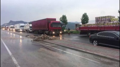 karayollari - Afyonkarahisar karayolu sağanak nedeniyle ulaşıma kapandı (2) - DENİZLİ Videosu