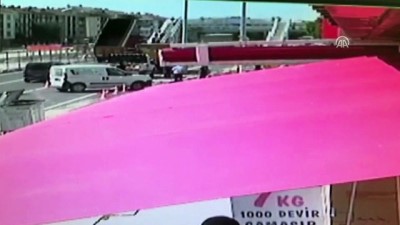 hafriyat kamyonu - Açık unutulan damperin üst geçide çarpması kamerada - ANKARA  Videosu