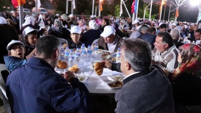 milletvekilligi secimleri - Bakan Sarıeroğlu, vatandaşlarla iftar yaptı - ADANA Videosu