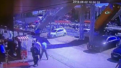 hafriyat kamyonu -  Başkent'te kamyonun açık unutulan damperi üst geçide böyle çarptı  Videosu
