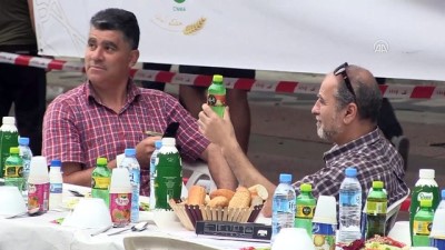 iftar sofrasi - Cezayir'de bin kişilik iftar programı düzenlendi  Videosu