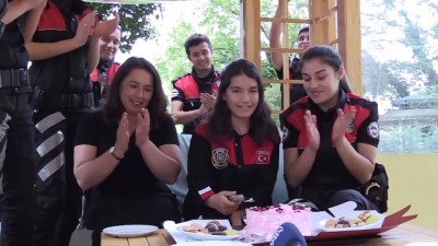 hastalik - İki hastalıkla mücadele eden Elif doğum gününde polis oldu - ANKARA  Videosu