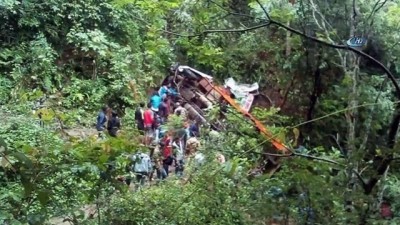 karayollari -  - Nepal'de Korkunç Kaza: 12 Ölü, 15 Yaralı  Videosu