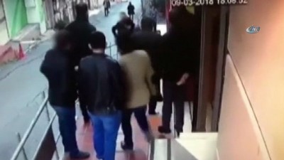 silahli kavga -  Beyoğlu'ndaki silahlı kavga kamerada  Videosu
