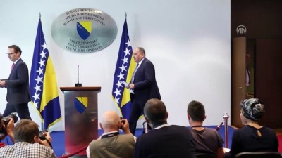 siginma - Bosna Hersek sığınmacıları kışlaya yerleştirecek - BOSNA HERSEK  Videosu