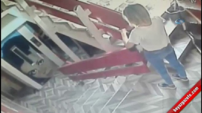 Kendini defalarca bıçakladı 