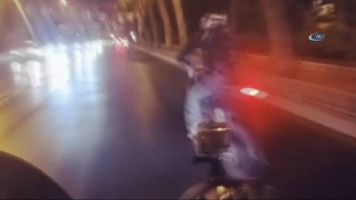 direksiyon - Motosiklet sürücüsünün şov uğruna ölümden döndüğü kaza kamerada  Videosu