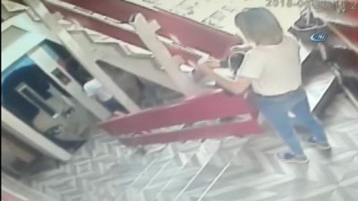 tahkikat -  Sevgilisinin gözü önünde kendini bıçakladı... Dehşet anları kamerada  Videosu